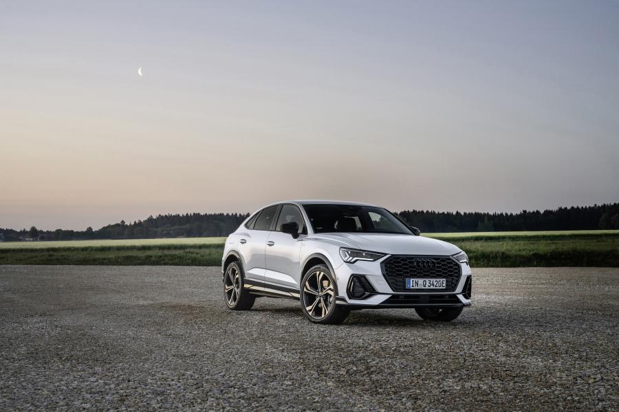  Audi Q3 Sportback 45 TFSI e S line 2020 года  (WW) (фото 13 из 15)